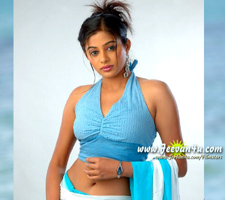 http://www.jeevan4u.com/filmstars/priyamani/Priyamani-Wallpapers.jpg