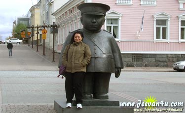 A date with the fat policeman at the Oulu marketplace