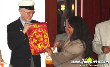 Presenting the team memento to Rotary District 1400 Governor Seppo Aho